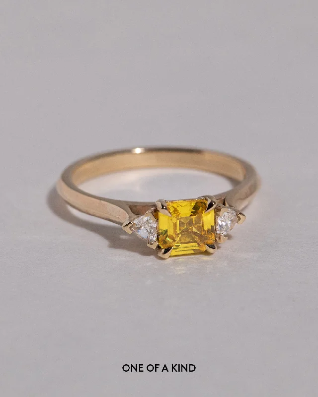 Men's Aquamarine Engagement Rings in 9K Gold with a Bezel - Set StoneGreta 0.80ct Yellow Sapphire Ring