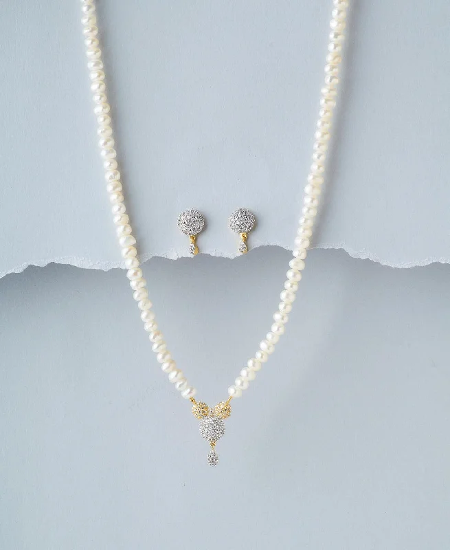 Figaro chain necklaces featuresClassic Pearl Necklace Set