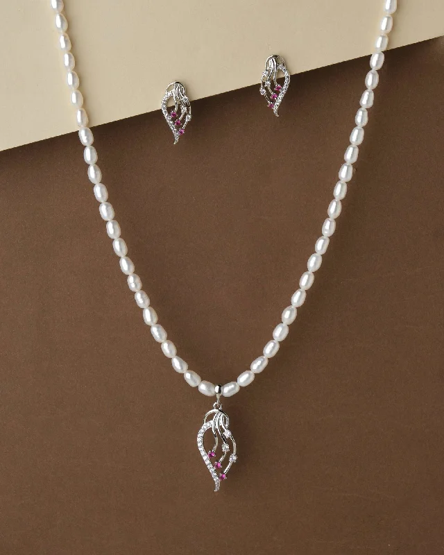 luxury chain necklaces brandsTrendy Pearl Necklace Set