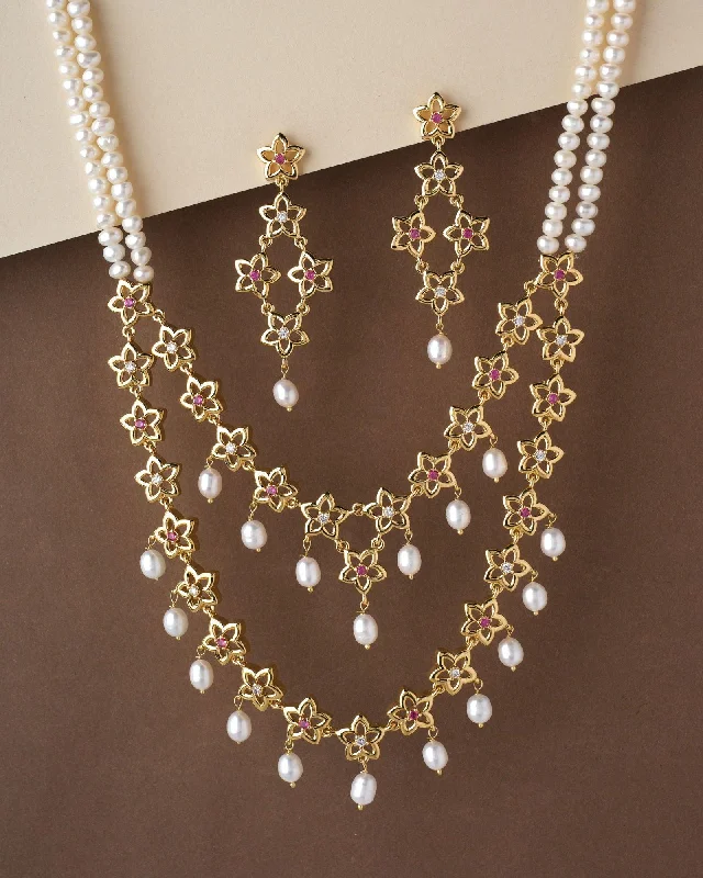 celebrity inspired chain necklacesThe Scotch Mist- Golden Embellished Pearl Necklace Set