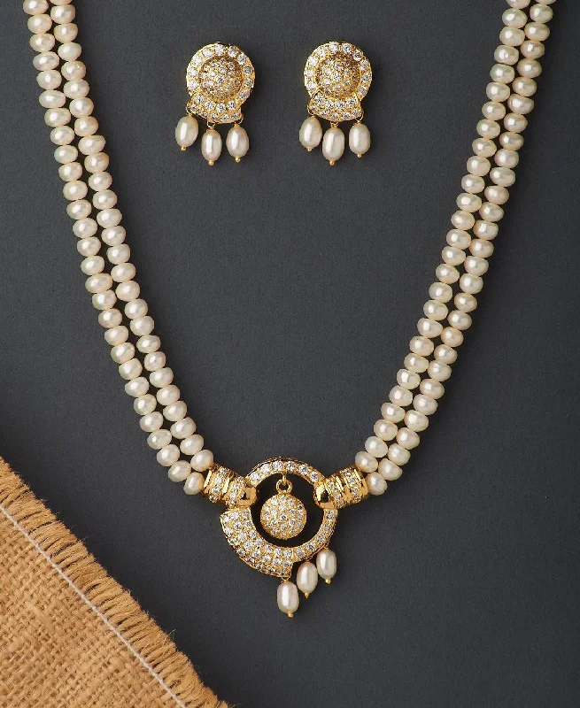 trendy chain necklaces 2025Traditional Pearl Necklace Set