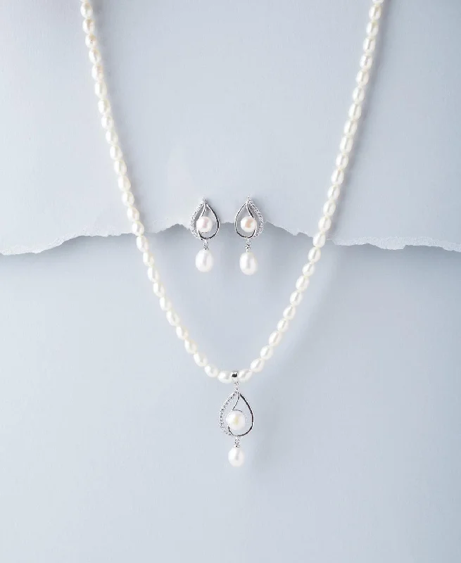 simple chain necklaces everyday wearTrendy Pearl Necklace Set