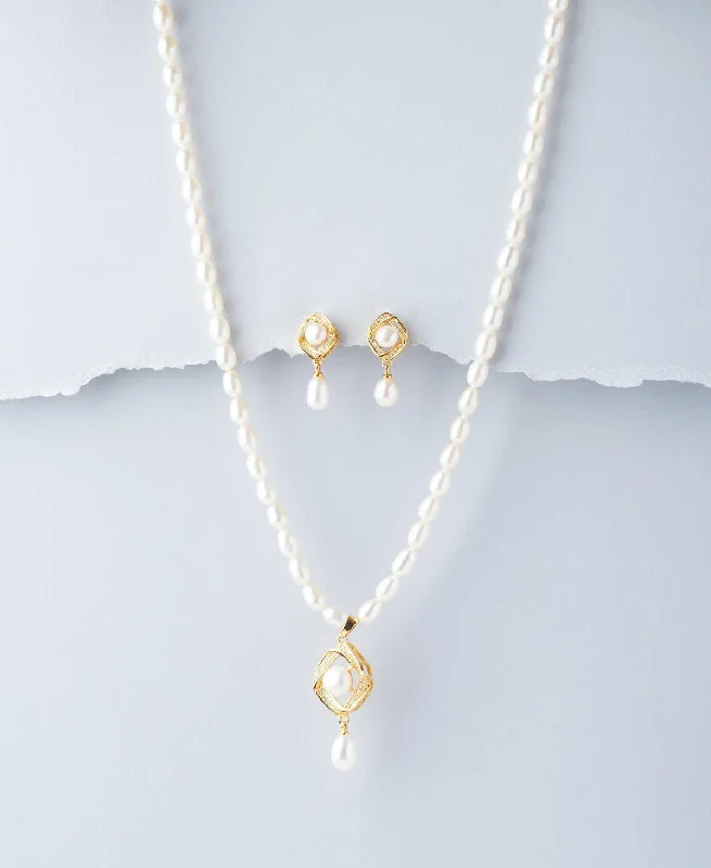 statement chain necklaces for partiesTrendy Pearl Necklace Set