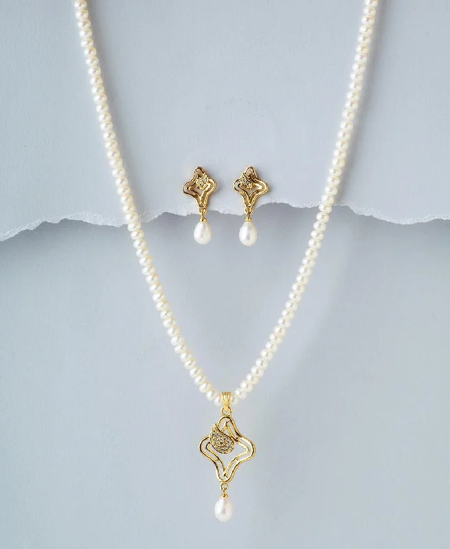 gold plated chain necklacesTrendy Pearl Necklace Set