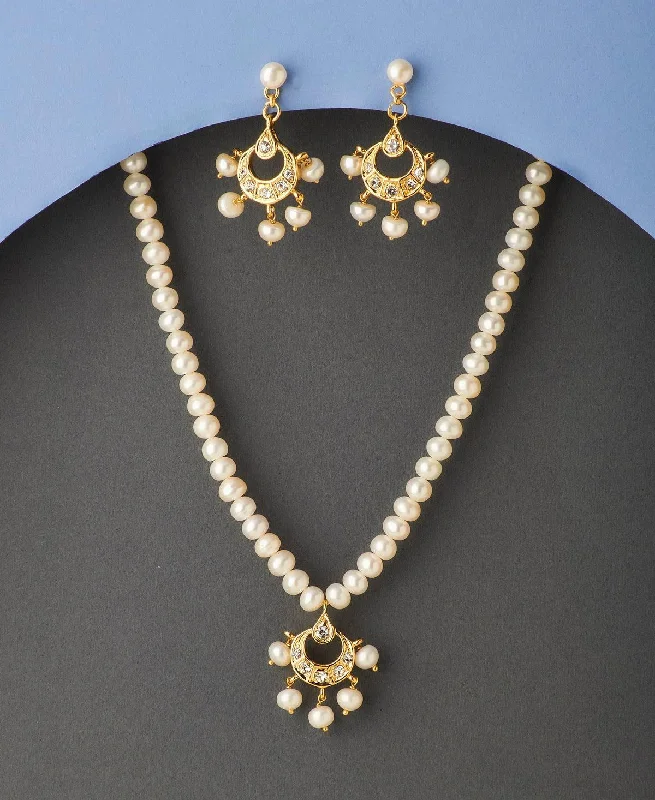 modern chain necklaces for girlsTrendy Stone Studded Pearl Necklace Set