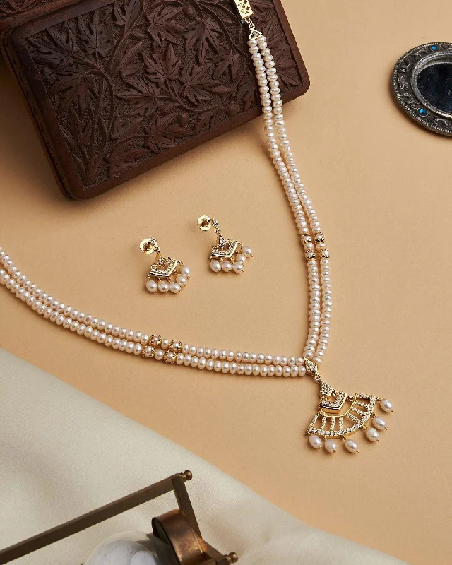 gift ideas chain necklacesWhite Pearl Necklace Set with Gold Accents